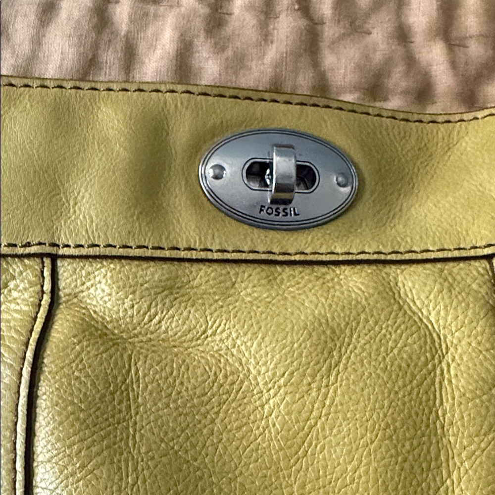 Stylish vintage Fossil Yellow Leather Shoulder Bag - Picture 4 of 6